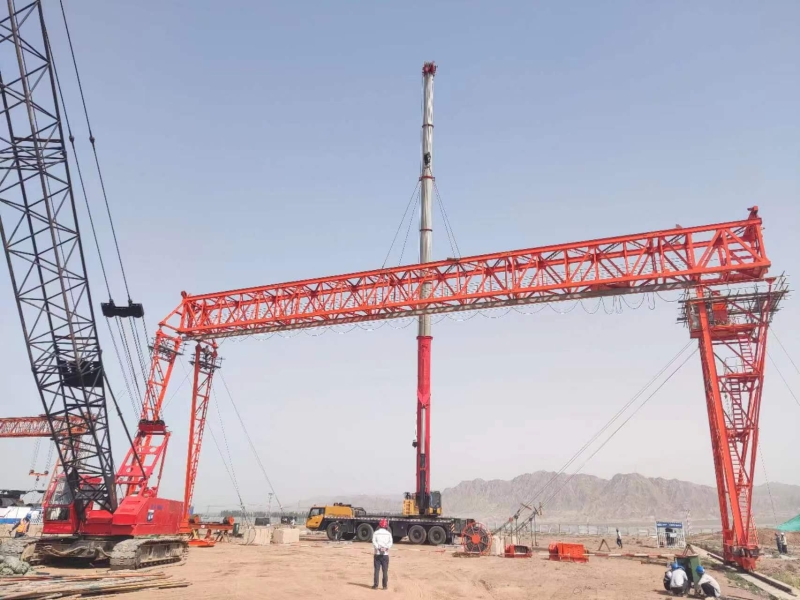 张掖百万：第二台40吨龙门吊桥架安装顺利完成2.jpg