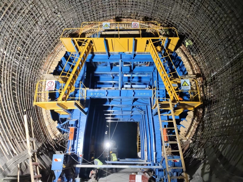 金川水电站引水隧洞首仓混凝土浇筑完成2.jpg