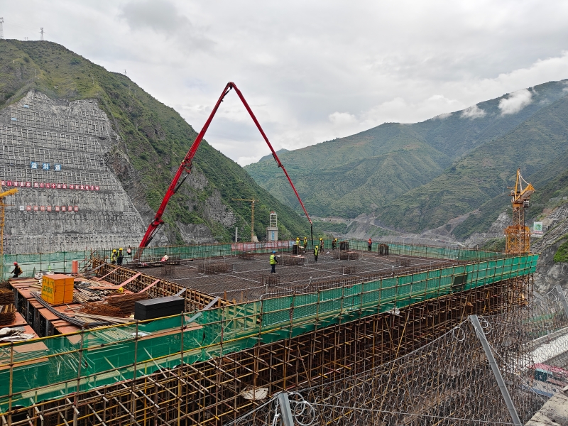 金川水电站GIS开关站顺利实现三分之一封顶1.jpg 金川水电站GIS开关站顺利实现三分之一封顶1.jpg